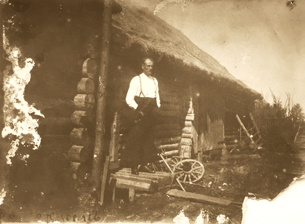 Кисилёв  Иван  в деревне Дача Петровская (по воспоминаниям потомков был водителем, возил И.В.Сталина). 